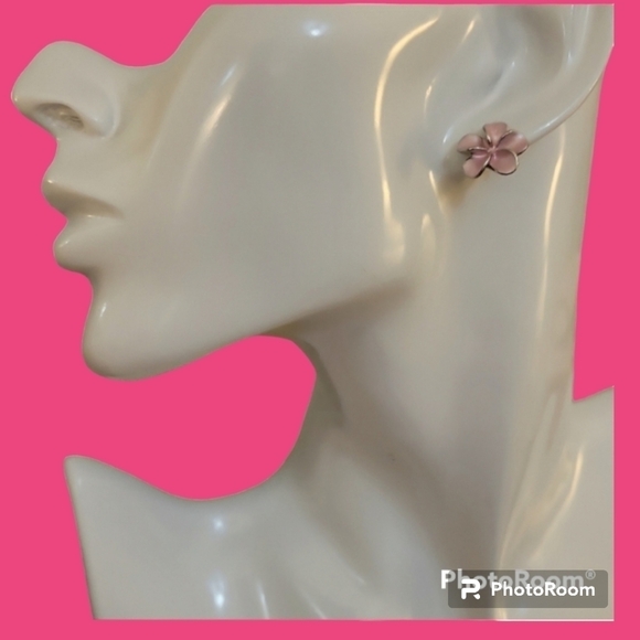 3/$30 VTG Pink Enamel Flower Post Earrings - Picture 1 of 5